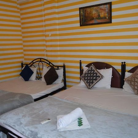 Esther Guest House Calangute Esterno foto