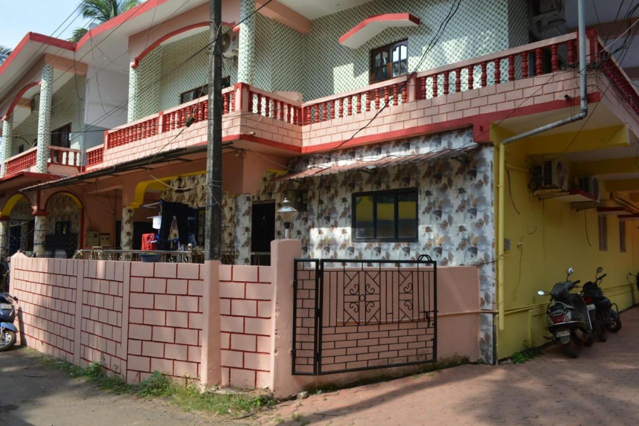 Esther Guest House Calangute Esterno foto