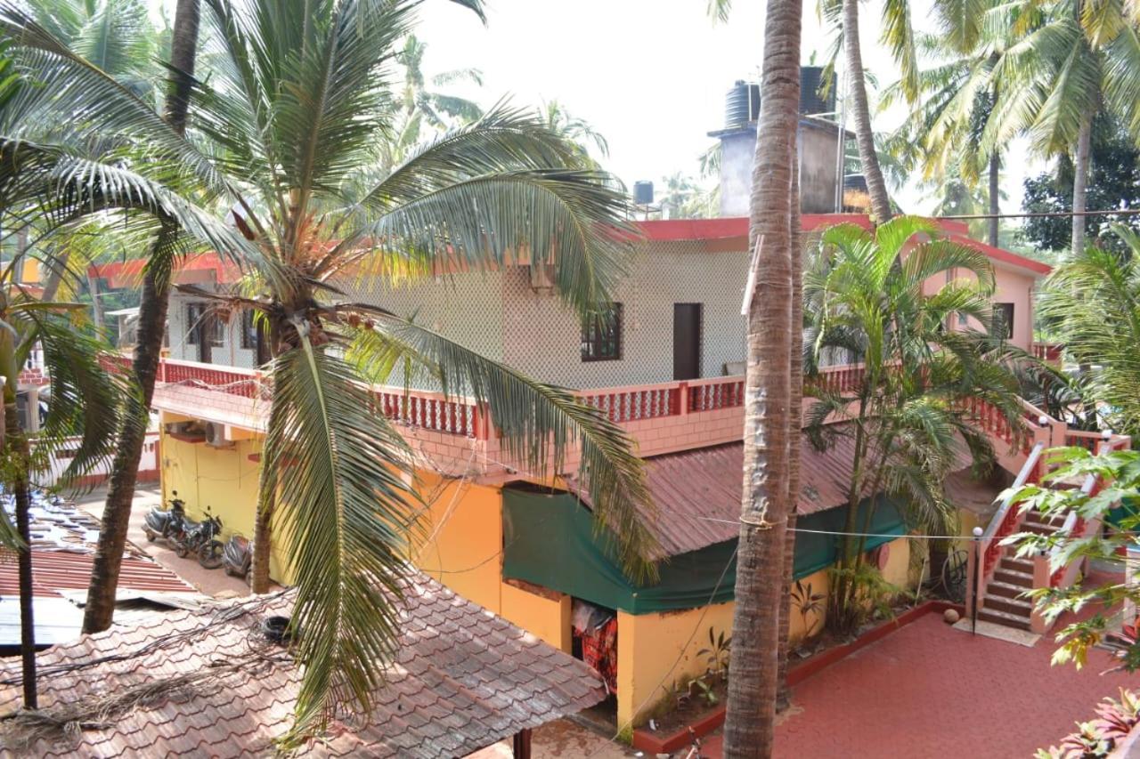 Esther Guest House Calangute Esterno foto
