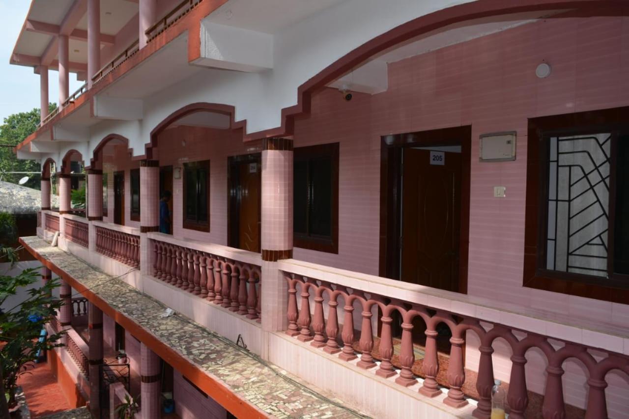 Esther Guest House Calangute Esterno foto