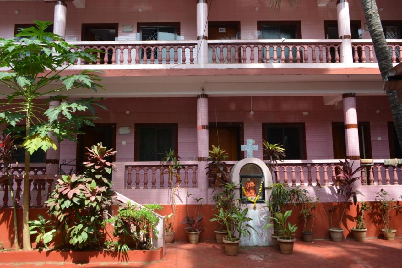 Esther Guest House Calangute Esterno foto